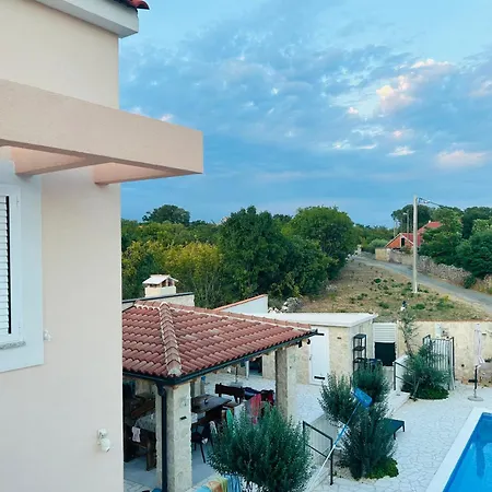 Sunny Life In Stella Mala Cista